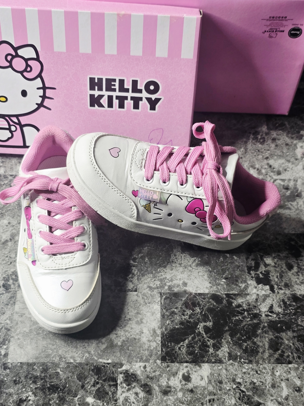Hello Kitty Kids White & Pink Low-Top Sneakers